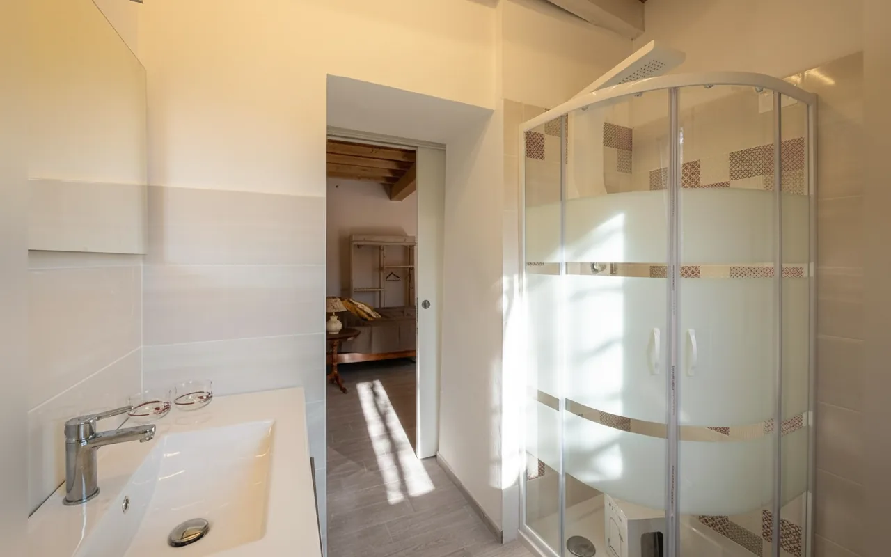 Camera con bagno privato — La Villa 31, Rosignano Marittimo (Toscana) (foto 26)